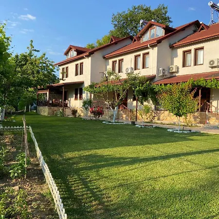 Alpesi faház Bursa Uludag Eteginde, Ormanin Icerisinde, Havuzlu Bahceli Kiralik *