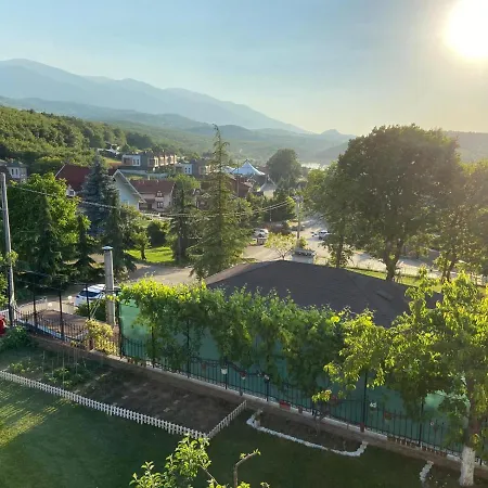 Alpesi faház Bursa Uludag Eteginde, Ormanin Icerisinde, Havuzlu Bahceli Kiralik