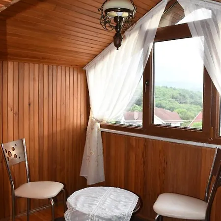 Alpesi faház Bursa Uludag Eteginde, Ormanin Icerisinde, Havuzlu Bahceli Kiralik