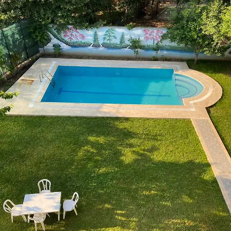 Bursa Uludag Eteginde, Ormanin Icerisinde, Havuzlu Bahceli Kiralik Alpesi faház *