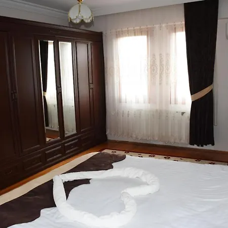 Alpesi faház Bursa Uludag Eteginde, Ormanin Icerisinde, Havuzlu Bahceli Kiralik