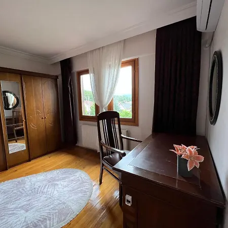 Bursa Uludag Eteginde, Ormanin Icerisinde, Havuzlu Bahceli Kiralik Alpesi faház *